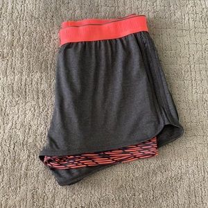 🔅size M under armour athletic shorts🔅